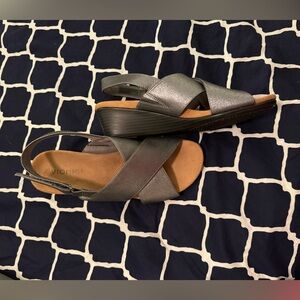 Pewter wedge McKenna Vionic sandals, size 9.5